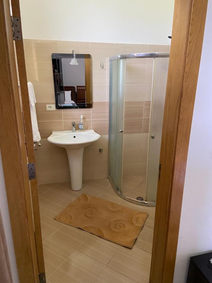 בראט Guesthouse Niko מראה חיצוני תמונה