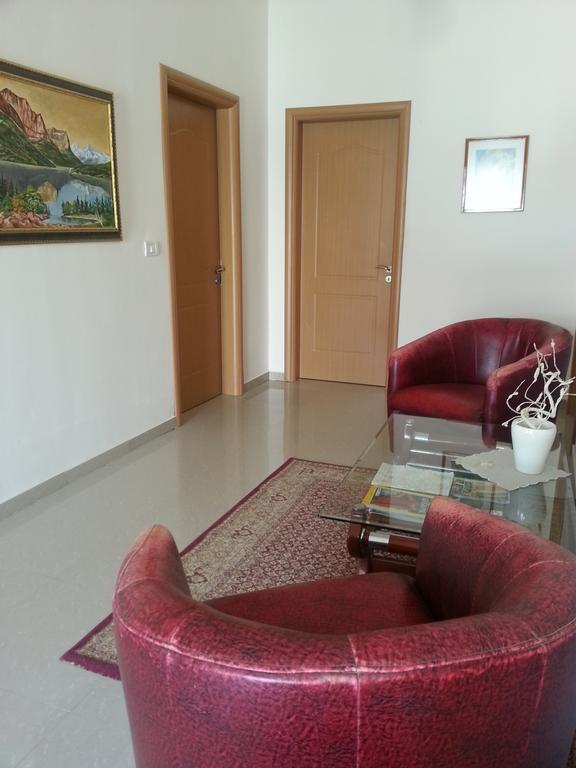 בראט Guesthouse Niko מראה חיצוני תמונה